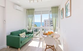 Estudio renovado con vista al mar